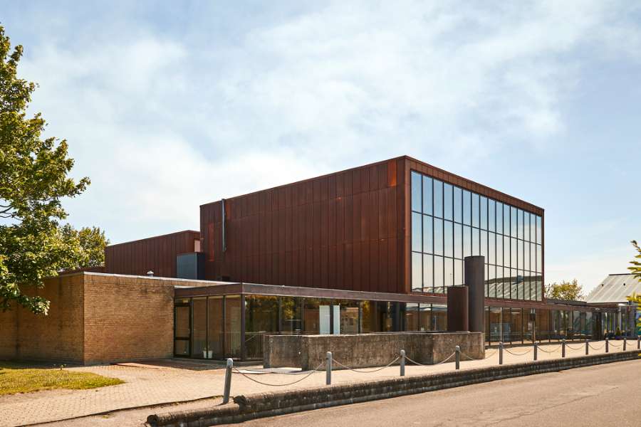 Smukke facadekassetter i cortenstål, Maribo Svømmehal, Ved Stadion 4, 4930 Maribo